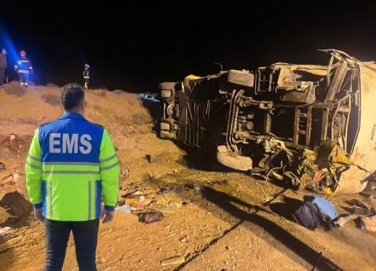جزئیات واژگونی اتوبوس در جاده نیشابور - مشهد