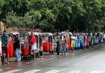 بنزین در پاکستان لیتری ۳۰۰هزار تومان شد