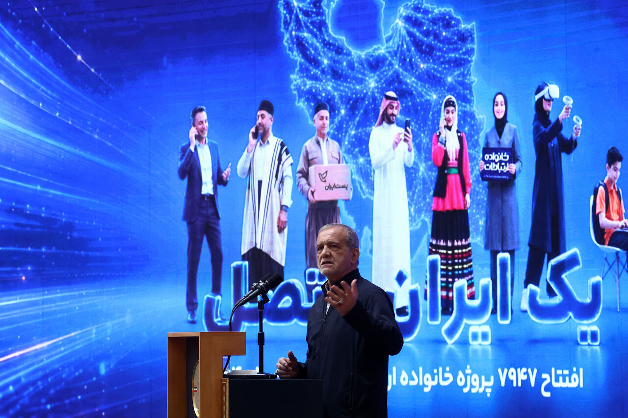 تاکید پزشکیان بر حمایت همهجانبه از دانشمندان و نخبگان | ارزش این سرمایههای انسانی، بسیار بالاتر از هزاران پروژه مادی است تاکید پزشکیان بر حمایت همهجانبه از دانشمندان و نخبگان | ارزش این سرمایههای انسانی، بسیار بالاتر از هزاران پروژه مادی است