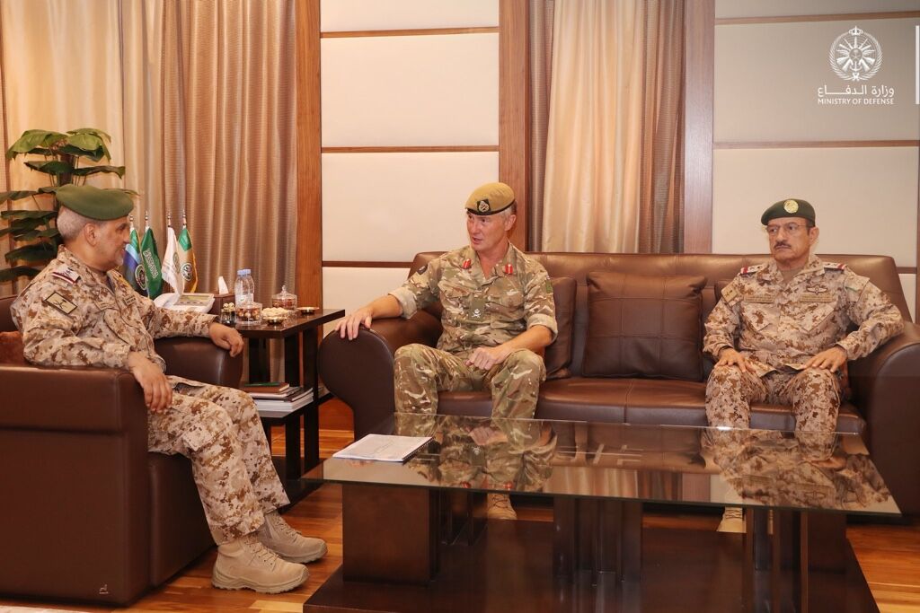 دیدار و گفتوگوی فرماندهان نیروی زمینی عربستان و انگلیس در ریاض دیدار و گفتوگوی فرماندهان نیروی زمینی عربستان و انگلیس در ریاض