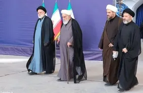 ویدیو/ اقامه نماز بر پیکر مطهر رهبر شهید توسط پسر ارشد ایشان