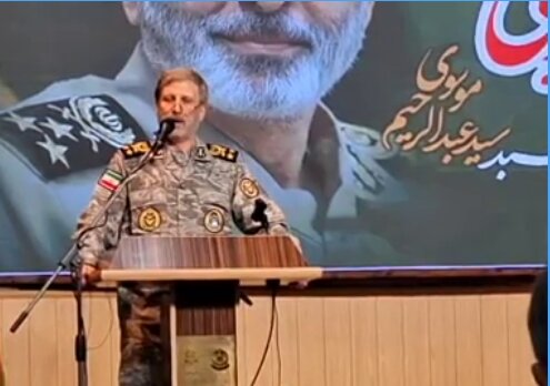 فرمانده کل ارتش: جنگ در مراحل حساس و سرنوشت‌سازی قرار گرفته؛ پیروزی را باید تثبیت کنیم