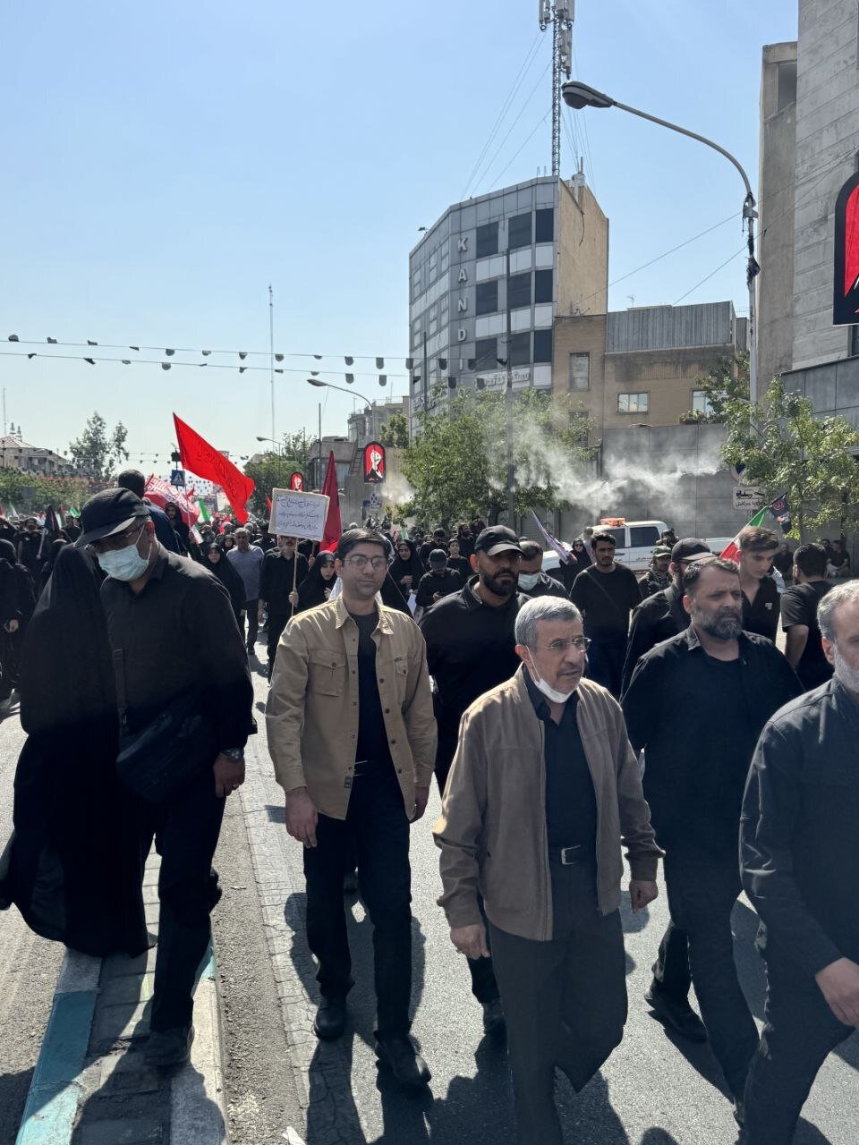 اولین حضور عمومی محمود احمدی نژاد بعد از ادعای ترور/ رئیس دولت های نهم و دهم در مراسم تشییع رهبر شهید + تصاویر اولین حضور عمومی محمود احمدی نژاد بعد از ادعای ترور/ رئیس دولت های نهم و دهم در مراسم تشییع رهبر شهید + تصاویر