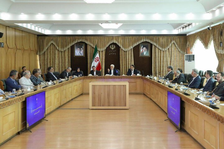 عارف: دولت بنایی برای اقدامات آنی و بدون اطلاع مردم ندارد عارف: دولت بنایی برای اقدامات آنی و بدون اطلاع مردم ندارد
