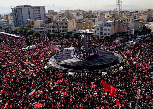 گاردین: مراسم تشییع پیکر رهبر شهید، ثابت کرد برای ایرانیان، «ایران» یک خط قرمز بزرگ است گاردین: مراسم تشییع پیکر رهبر شهید، ثابت کرد برای ایرانیان، «ایران» یک خط قرمز بزرگ است