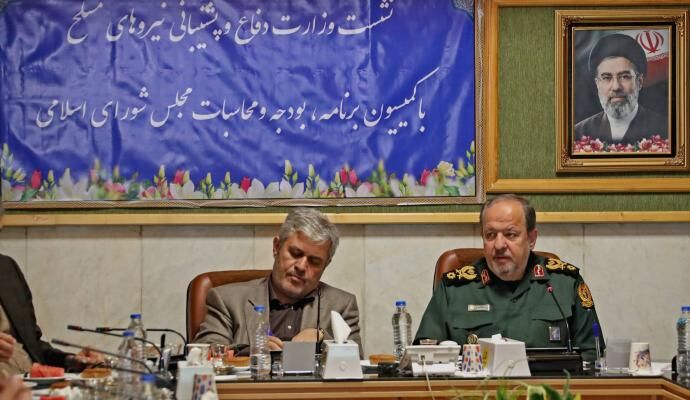 سرپرست وزارت دفاع: برخی بمب‌ها به صورت اختصاصی برای استفاده علیه ایران ساخته شده بود