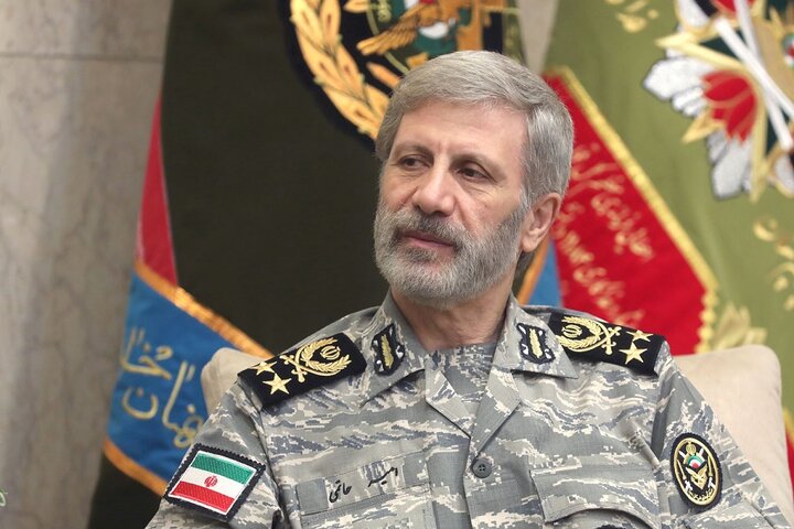 امیر حاتمی: ملت ایران و نیروهای مسلح، یقه کسانی که رهبر ما را شهید کردند را رها نخواهند کرد