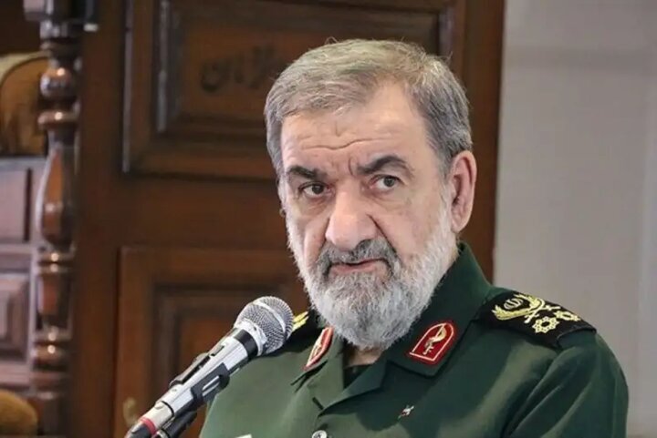 محسن رضایی: آمریکا در پی اجرای ابتکاری جدید در کنار محاصره دریایی است؛ از جمله حمله به خارک، حمله مجدد به تأسیسات هسته‌ای یا اشغال بخشی از خاک ایران تا از این طریق در مذاکرات امتیاز بگیرد |  سیاست «هم جنگ و هم مذاکره» پایان یافته است
