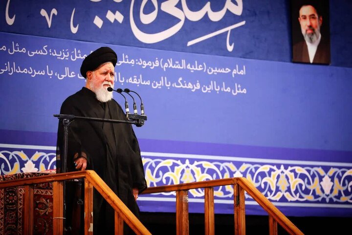  علم‌الهدی: دشمن با برگزاری برنامه‌های مبتذل در شهرها، به دنبال ایجاد رقیب برای تجمعات است