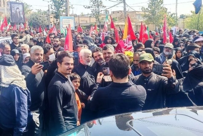 تصاویری از برادران جلیلی در حاشیه نماز بر پیکر رهبر شهید تصاویری از برادران جلیلی در حاشیه نماز بر پیکر رهبر شهید