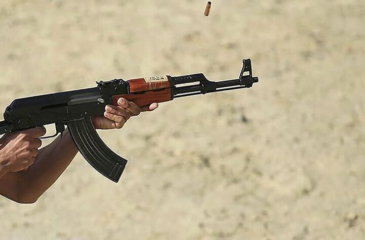 نزاع خانوادگی با کلاشینکف به خون کشیده شد +جزئیات نزاع خانوادگی با کلاشینکف به خون کشیده شد +جزئیات