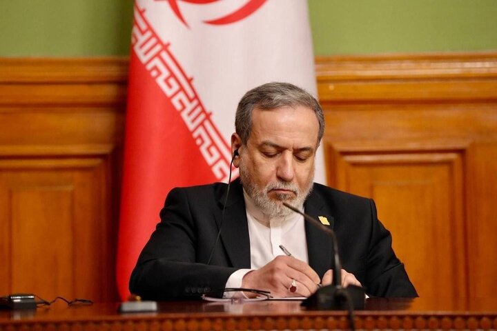 رایزنی تلفنی عراقچی با وزیران خارجه پاکستان و عمان درباره آخرین تحولات منطقهای رایزنی تلفنی عراقچی با وزیران خارجه پاکستان و عمان درباره آخرین تحولات منطقهای
