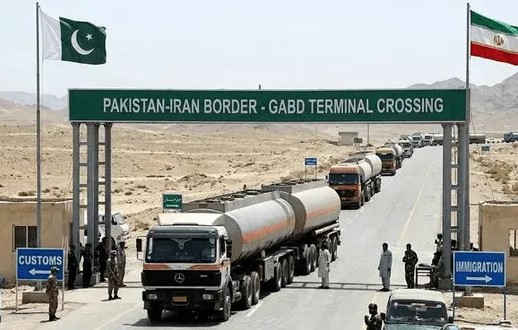 بازگشایی مرز ریمدان پس از یک هفته؛ ازسرگیری انتقال گاز مایع و کالاهای اساسی به پاکستان بازگشایی مرز ریمدان پس از یک هفته؛ ازسرگیری انتقال گاز مایع و کالاهای اساسی به پاکستان