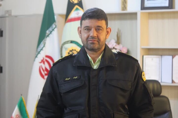 کشف ۷۰ تن مواد غذایی و ۶۴ هزار لیتر سوخت قاچاق در شرق تهران کشف ۷۰ تن مواد غذایی و ۶۴ هزار لیتر سوخت قاچاق در شرق تهران