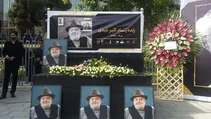 پیکر اکبر عبدی با تشویق مردم به سوی آرامگاه ابدی بدرقه شد