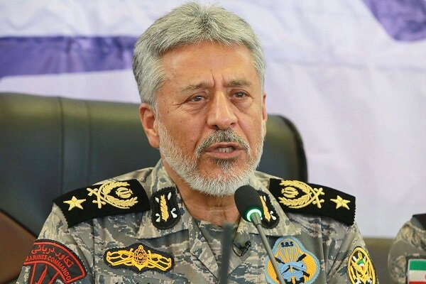 امیر دریادار سیاری: باید سرمان را بالا بگیریم؛ چرا که در مقابل دشمنی ایستادهایم که تمام تجهیزات و فناوریهای جهان را در اختیار دارد امیر دریادار سیاری: باید سرمان را بالا بگیریم؛ چرا که در مقابل دشمنی ایستادهایم که تمام تجهیزات و فناوریهای جهان را در اختیار دارد