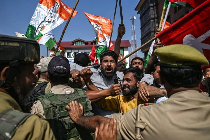 بازداشت سران برجسته حزب «کوکروچ جانتا» موسوم به «سوسکها» در هند بازداشت سران برجسته حزب «کوکروچ جانتا» موسوم به «سوسکها» در هند