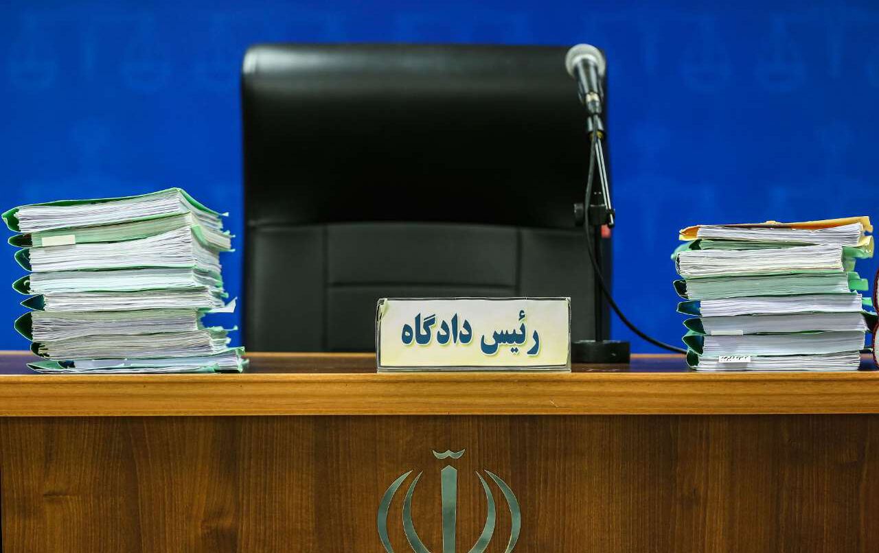 کیفرخواست یک پرونده زمینخواری به ارزش ۳.۵ همت صادر و به دادگاه ارسال شد کیفرخواست یک پرونده زمینخواری به ارزش ۳.۵ همت صادر و به دادگاه ارسال شد