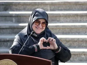 ویدیو | ماجرای قلب نشان دادن سخنگوی دولت به یک خبرنگار