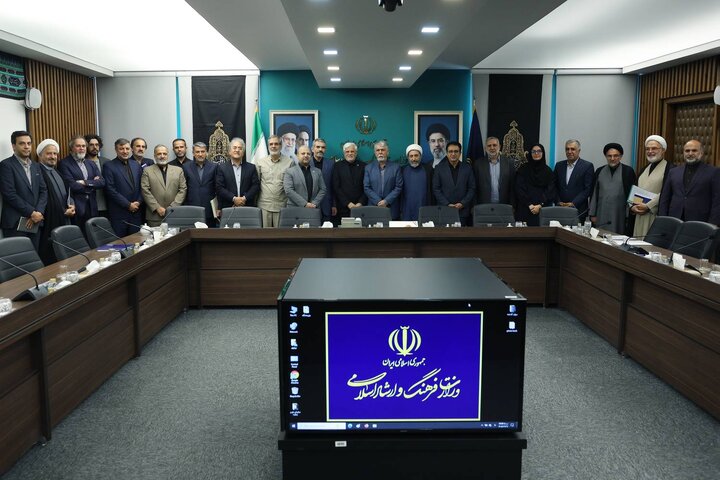 عارف: باید روایت واقعی از حوادث سالهای اخیر برای ورود به پنج دهه آینده بیان کنیم عارف: باید روایت واقعی از حوادث سالهای اخیر برای ورود به پنج دهه آینده بیان کنیم
