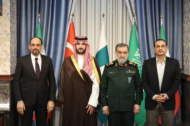 ولی نصر: نشست تهران با حضور سران ترکیه، عربستان و پاکستان دستاورد رسانهای مهمی برای ایران بود ولی نصر: نشست تهران با حضور سران ترکیه، عربستان و پاکستان دستاورد رسانهای مهمی برای ایران بود