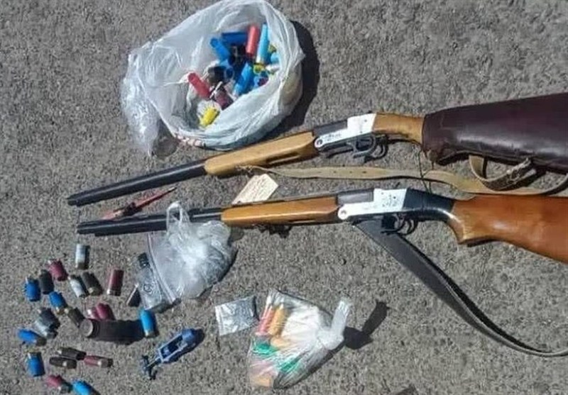 کشف سلاح و مهمات غیرمجاز در منزل مرد عتیقهفروش کشف سلاح و مهمات غیرمجاز در منزل مرد عتیقهفروش