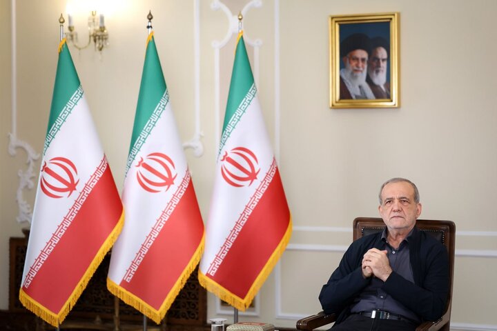 پزشکیان: همه مردم، ایران را حفظ کردند، نه فقط کسانی که در خیابان بودند پزشکیان: همه مردم، ایران را حفظ کردند، نه فقط کسانی که در خیابان بودند