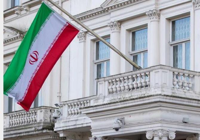 ایران: کریدور امن هرمز به آیمو اعلام شد | آمریکا با سوق دادن کشتیها به یک مسیر موازی خطرناک، امنیت این آبراه راهبردی را تهدید میکند ایران: کریدور امن هرمز به آیمو اعلام شد | آمریکا با سوق دادن کشتیها به یک مسیر موازی خطرناک، امنیت این آبراه راهبردی را تهدید میکند