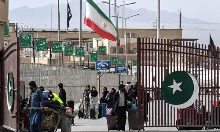 تبیین سفیر ایران از چالشهای تجاری در مرز پاکستان؛ مشکل از محدودیتهای ایران نیست تبیین سفیر ایران از چالشهای تجاری در مرز پاکستان؛ مشکل از محدودیتهای ایران نیست