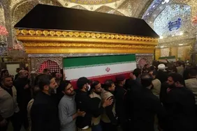ویدیو‌هایی از طواف و اقامه نماز بر پیکر رهبر شهید در کربلا