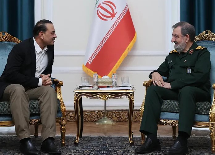 ارمنیوز: ترامپ از طریق فرمانده ارتش پاکستان پیشنهاد مذاکره مستقیم به ایران داد ارمنیوز: ترامپ از طریق فرمانده ارتش پاکستان پیشنهاد مذاکره مستقیم به ایران داد
