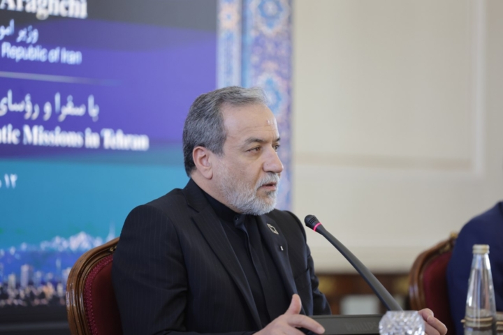 عراقچی: مسیر دیپلماسی برای پایان جنگ همچنان باز است | پاسخ ایران به هرگونه برخورد نظامی، محکم‌تر از گذشته خواهد بود