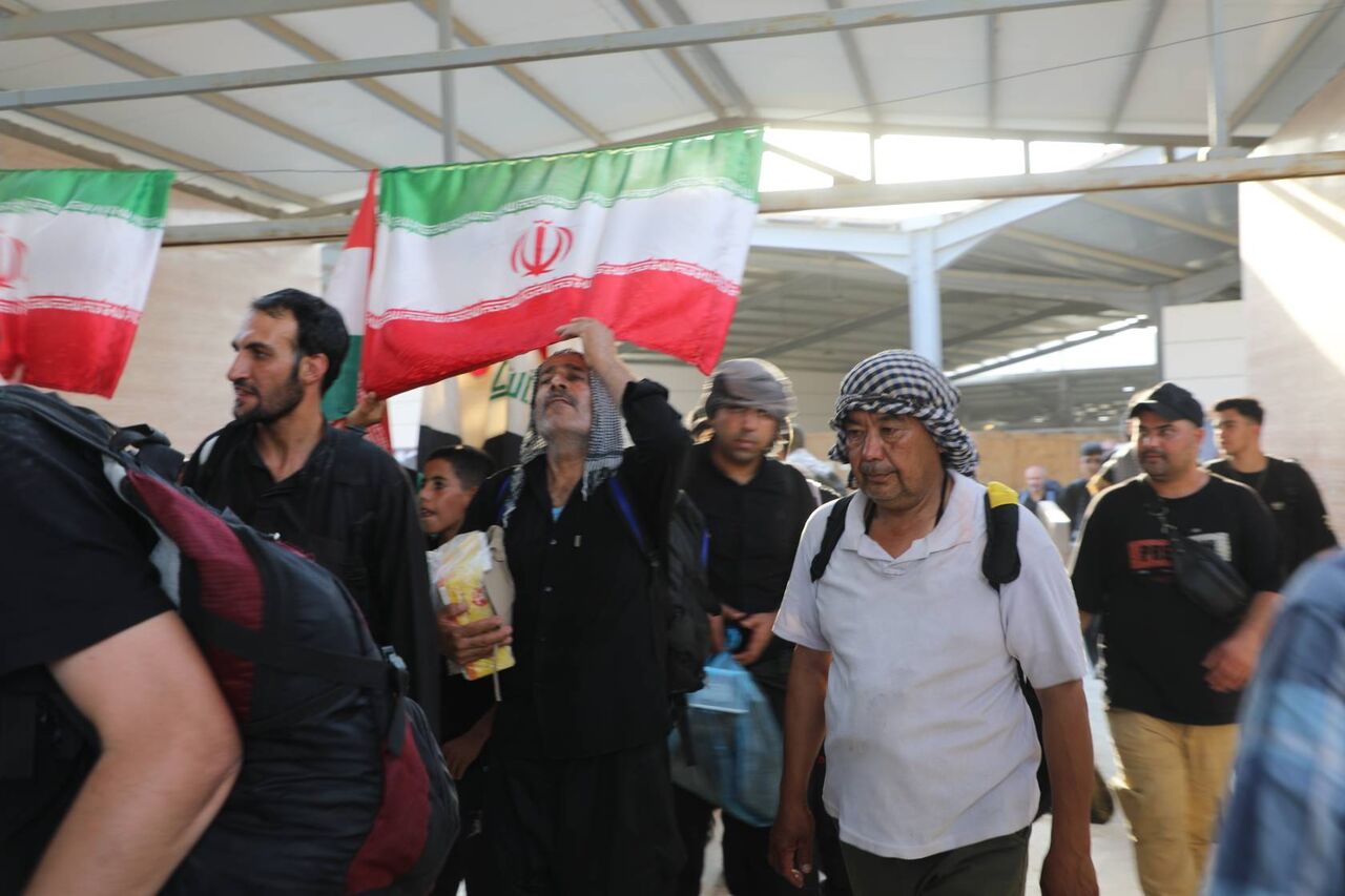 بازگشت ۱۶۰ هزار زائر اربعین در شبانهروز گذشته به مرز مهران بازگشت ۱۶۰ هزار زائر اربعین در شبانهروز گذشته به مرز مهران