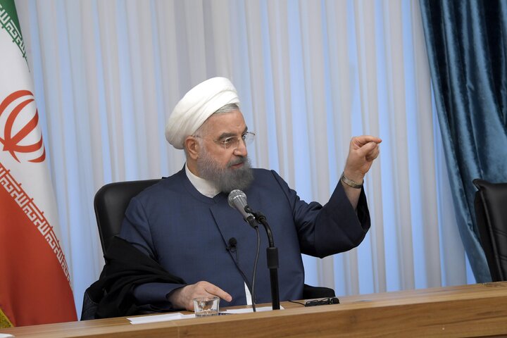 روحانی: یعنی صداوسیما نباید ملی شود؟ باز هم بعد از ۱۲ روز، نباید ملی شود؟ بعد از ۴۰ روز هم، نباید ملی شود؟ همچنان گروهکی باقی بماند؟ | از رئیسجمهور تا مردم نمیخواهند این صداوسیما را ببینند روحانی: یعنی صداوسیما نباید ملی شود؟ باز هم بعد از ۱۲ روز، نباید ملی شود؟ بعد از ۴۰ روز هم، نباید ملی شود؟ همچنان گروهکی باقی بماند؟ | از رئیسجمهور تا مردم نمیخواهند این صداوسیما را ببینند