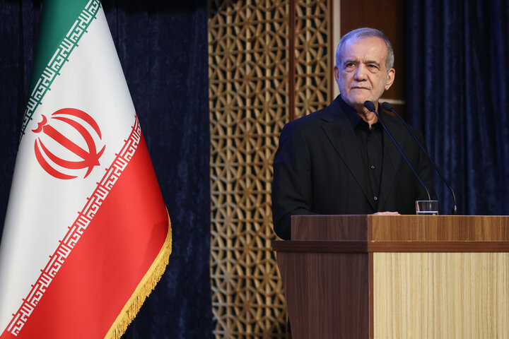 پزشکیان: جنگ همیشه راهحل عبور از مشکلات نیست | گرهی که میتوان با دست باز کرد را نباید با دندان باز کرد پزشکیان: جنگ همیشه راهحل عبور از مشکلات نیست | گرهی که میتوان با دست باز کرد را نباید با دندان باز کرد