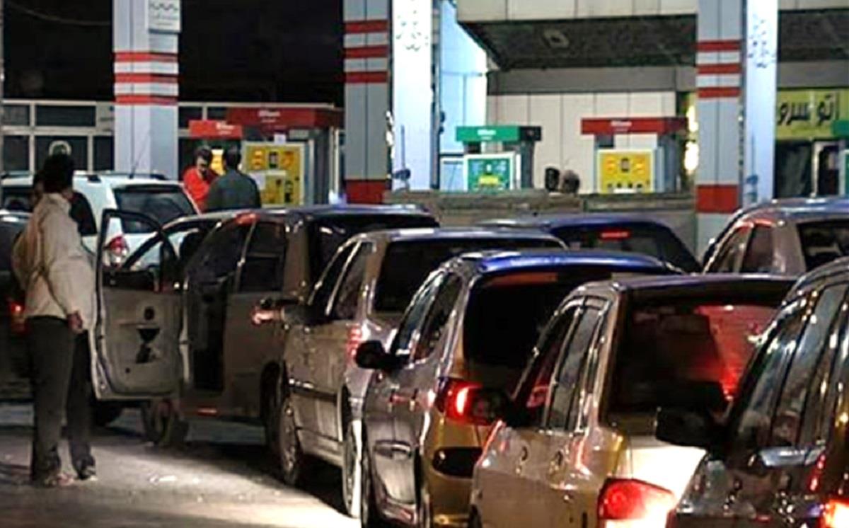دلیل ازدحام در جایگاههای سوخت تهران چیست؟ دلیل ازدحام در جایگاههای سوخت تهران چیست؟