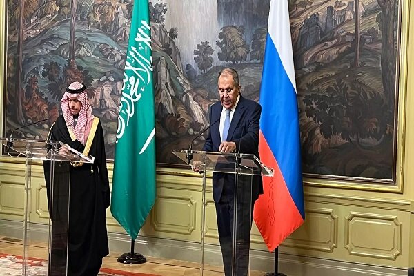 دیدار لاوروف و فیصل بن فرحان در منامه در حاشیه نشست راهبردی روسیه و کشورهای خلیج فارس