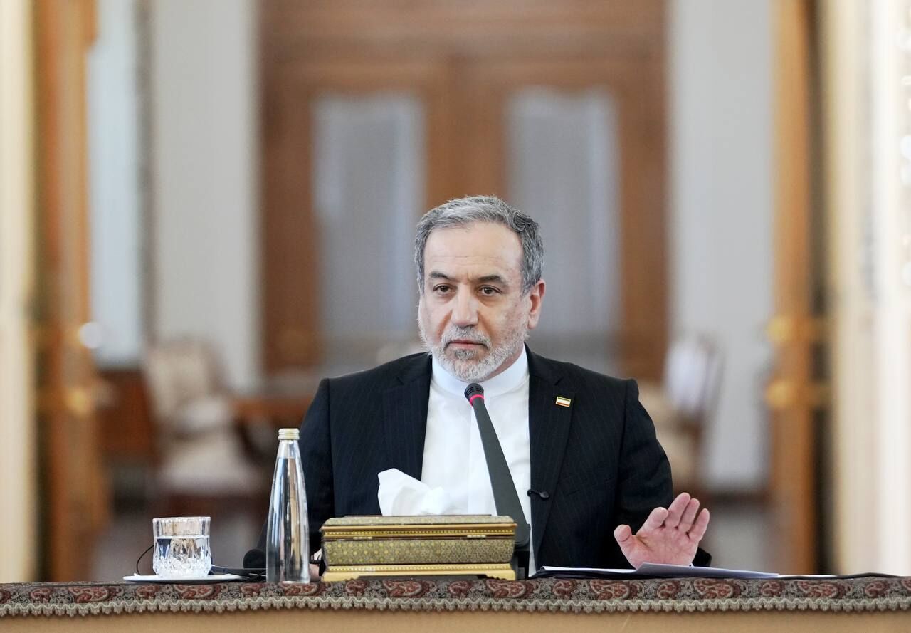 عراقچی: مسیر جدید تنگه هرمز در مذاکرات ایران و عمان تعیین شده است عراقچی: مسیر جدید تنگه هرمز در مذاکرات ایران و عمان تعیین شده است