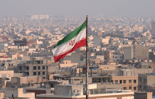 الجزیره درباره پاسخ سپاه به کارشکنیهای اسرائیل در لبنان: تهران قصد ارسال یک پیام نظامی «محدود و هدفمند» را داشته است الجزیره درباره پاسخ سپاه به کارشکنیهای اسرائیل در لبنان: تهران قصد ارسال یک پیام نظامی «محدود و هدفمند» را داشته است