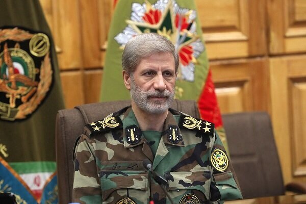 فرمانده کل ارتش: اگر حقوق ما رعایت نشود محدودیت در تنگه هرمز ادامه مییابد فرمانده کل ارتش: اگر حقوق ما رعایت نشود محدودیت در تنگه هرمز ادامه مییابد