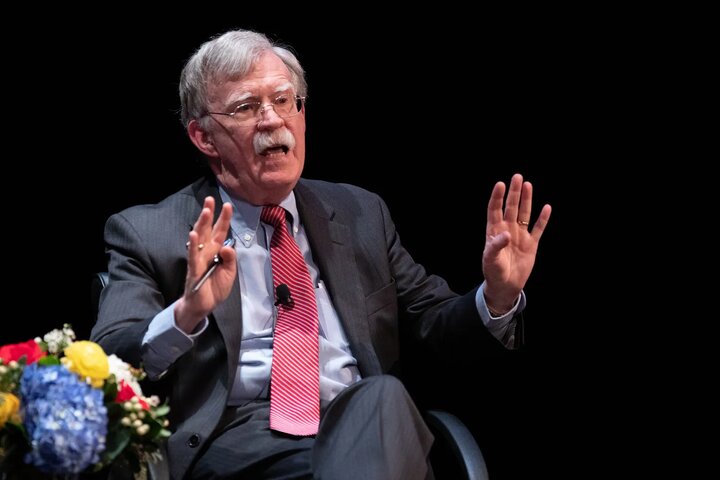 جان بولتون: ترامپ اساساً هنوز باور دارد که ولادیمیر پوتین دوست اوست