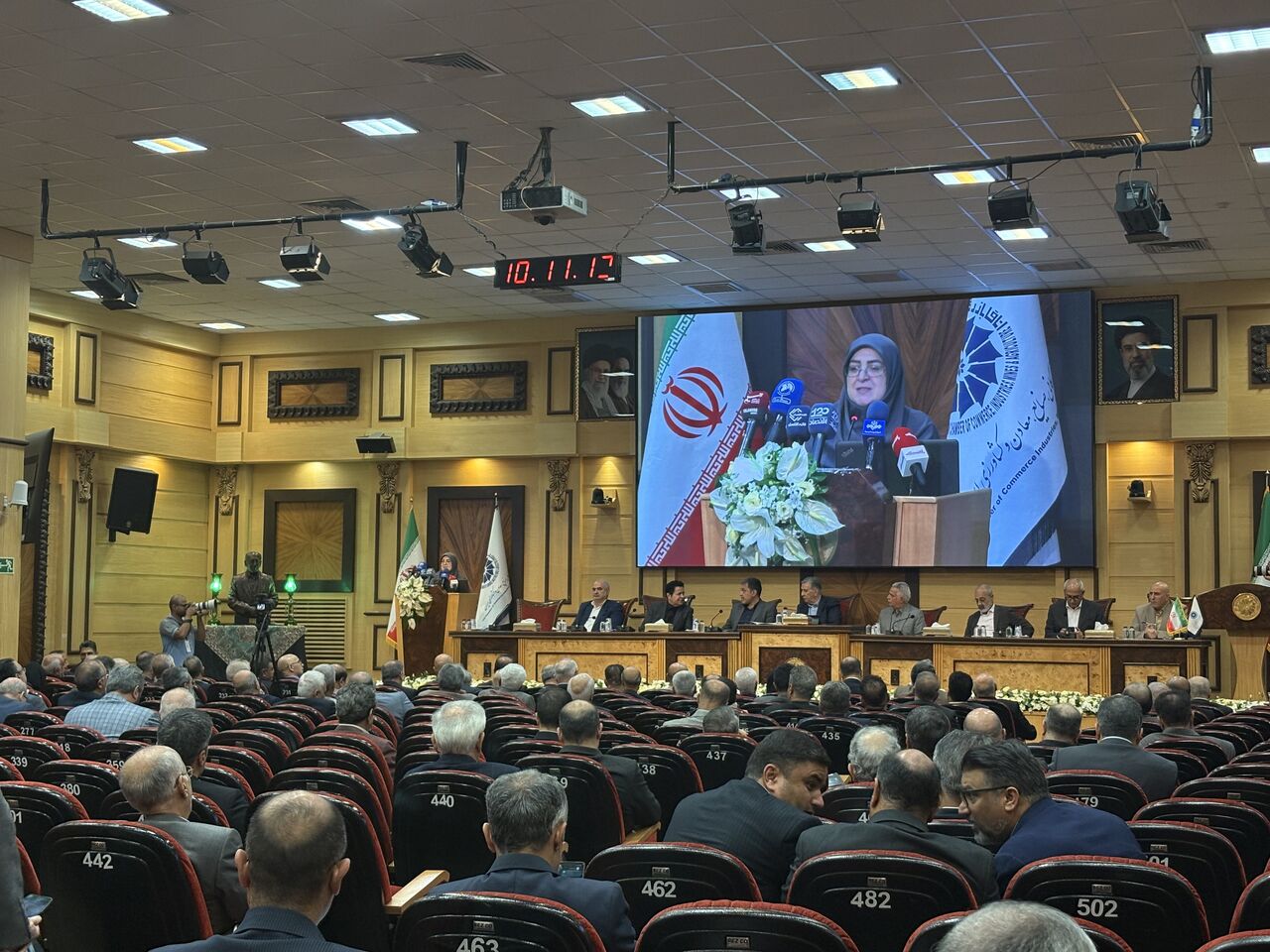 مهاجرانی: دولت برای رفع موانع تولید و حل مشکلات بخش خصوصی تلاش می‌کند