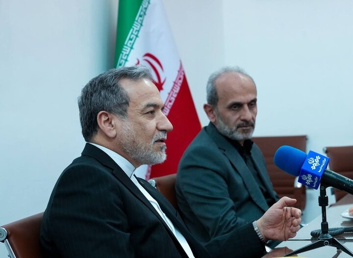 عراقچی در دیدار با جبلی: نیازمند هماهنگیهای بیشتری میان دستگاه دیپلماسی و صداوسیما هستیم عراقچی در دیدار با جبلی: نیازمند هماهنگیهای بیشتری میان دستگاه دیپلماسی و صداوسیما هستیم