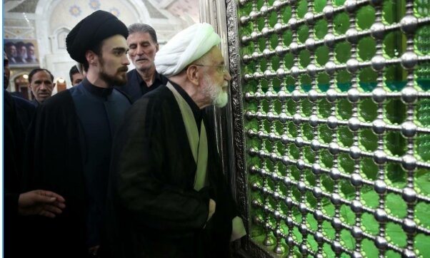 حضور مهدی کروبی در حرم امام خمینی(ره) حضور مهدی کروبی در حرم امام خمینی(ره)